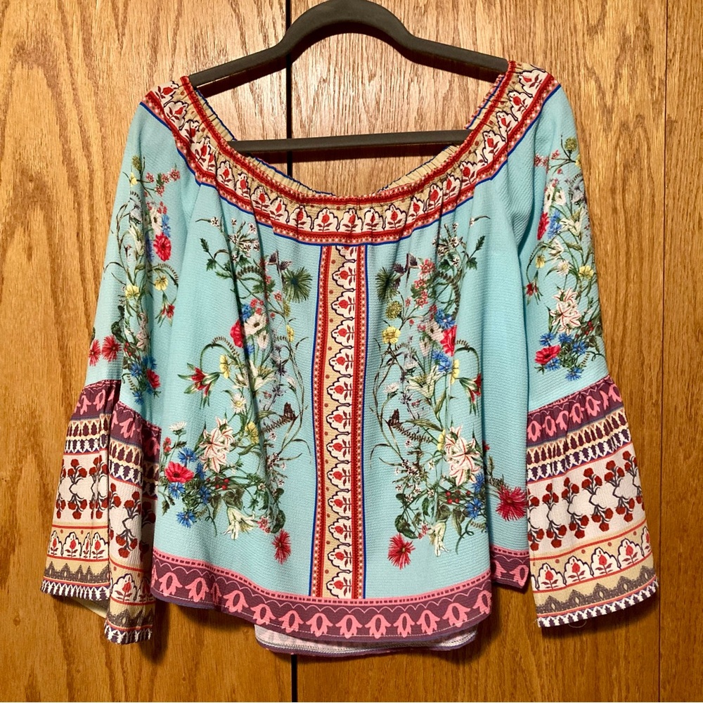 🌼 Boho Printed Top 🌼 - Picture 2 of 2